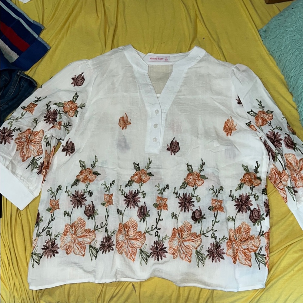 White Relaxed Blouse with Mandarin Collar and Embellished Design